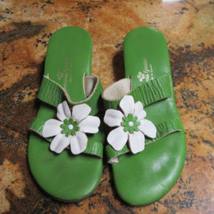 PRINCESS KAIULANI GREEN FLORAL SANDALS SHOES Sz6